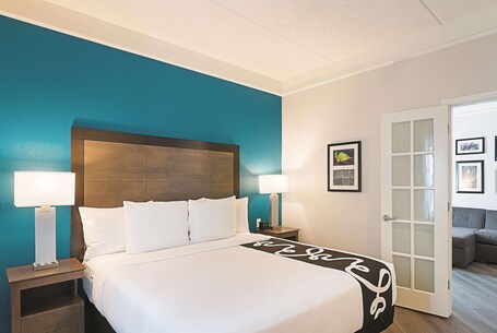 La Quinta Inn Suites by Wyndham Orlando UCF - Image 12