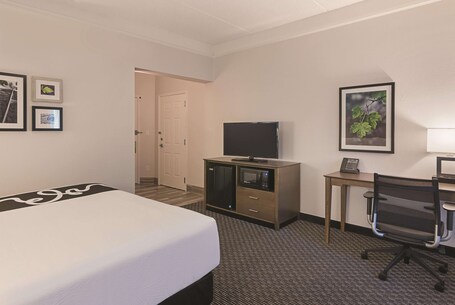 La Quinta Inn Suites by Wyndham Orlando UCF - Image 48