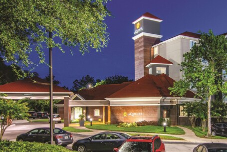 La Quinta Inn Suites by Wyndham Orlando UCF - Image 13