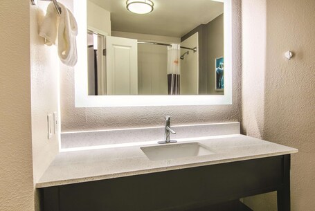 La Quinta Inn Suites by Wyndham Orlando UCF - Image 6
