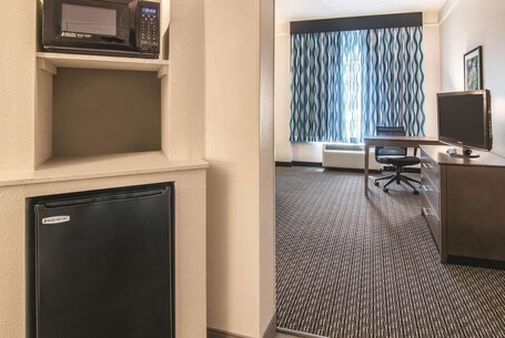 La Quinta Inn Suites by Wyndham Orlando UCF - Image 31