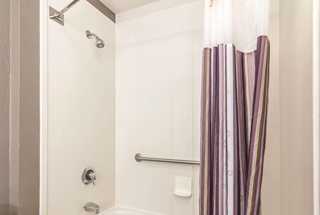 La Quinta Inn Suites by Wyndham Orlando UCF - Image 25
