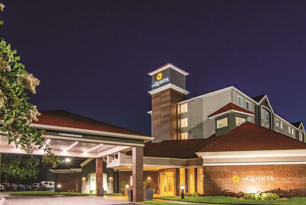 Exterior - La Quinta Inn & Suites by Wyndham Orlando UCF (Orlando)