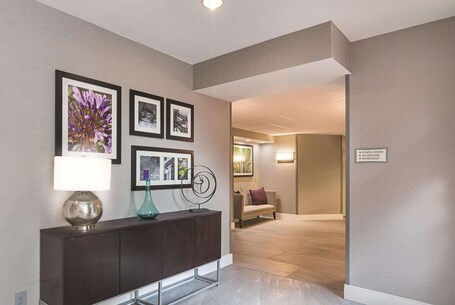 La Quinta Inn Suites by Wyndham Orlando UCF - Image 30