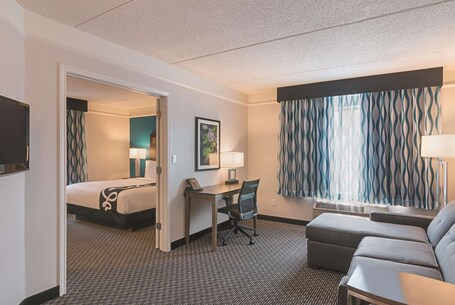 La Quinta Inn Suites by Wyndham Orlando UCF - Image 37