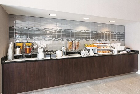 La Quinta Inn Suites by Wyndham Orlando UCF - Image 19