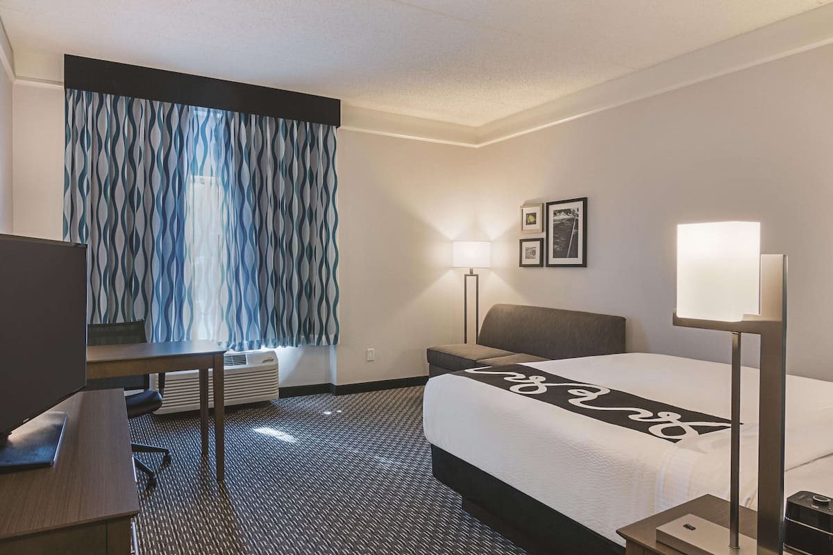 Chambre Exécutive, 1 trÚs grand lit, non-fumeur, vue piscine