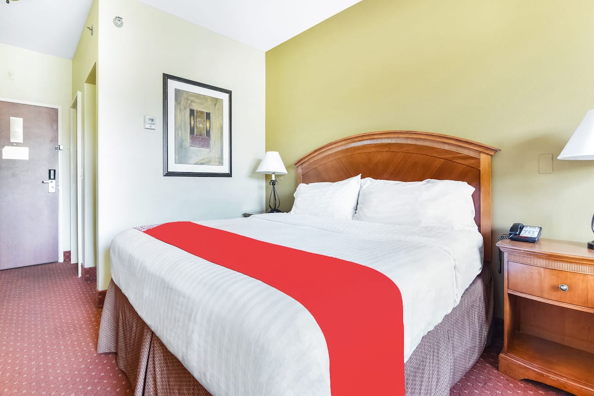 Zimmer, 1 King-Bett | 1 Schlafzimmer, Schreibtisch, Bügeleisen/Bügelbrett, kostenloses WLAN