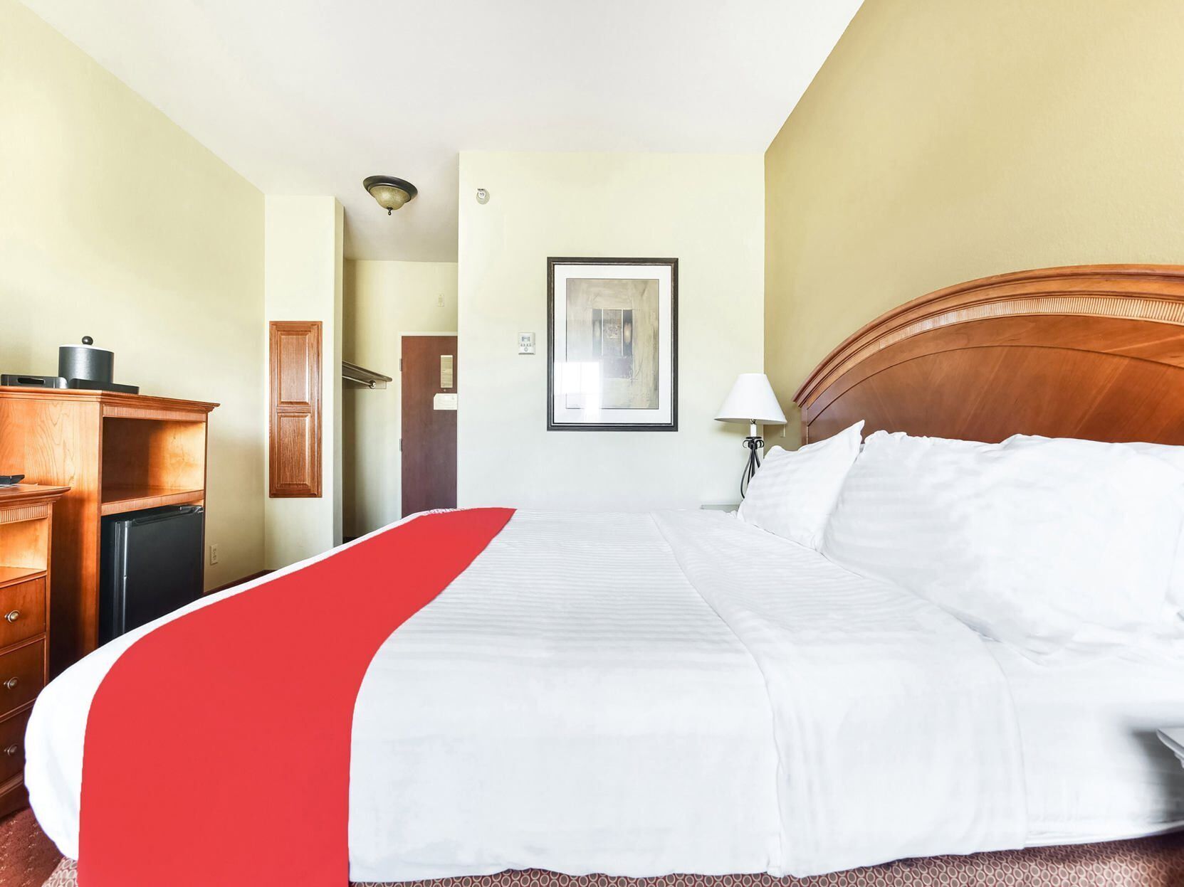 Desk, iron/ironing board, free WiFi, bed sheets