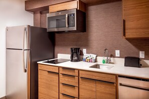 Full-sized fridge, microwave, stovetop, dishwasher