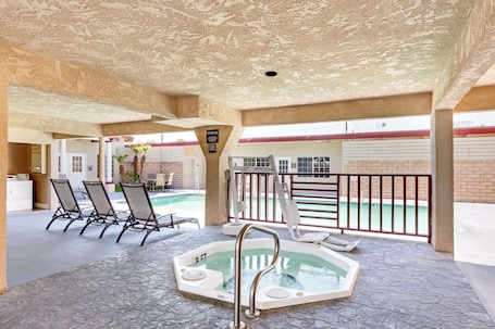 Outdoor pool, open 9:00 AM to 10:00 PM, sun loungers. Best Western China Lake Inn