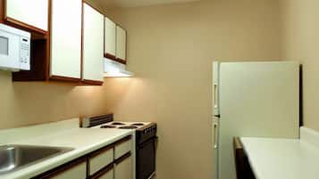 Deluxe Studio, Multiple Beds, Non Smoking | Private kitchen | Full-size fridge, microwave, stovetop, coffee/tea maker