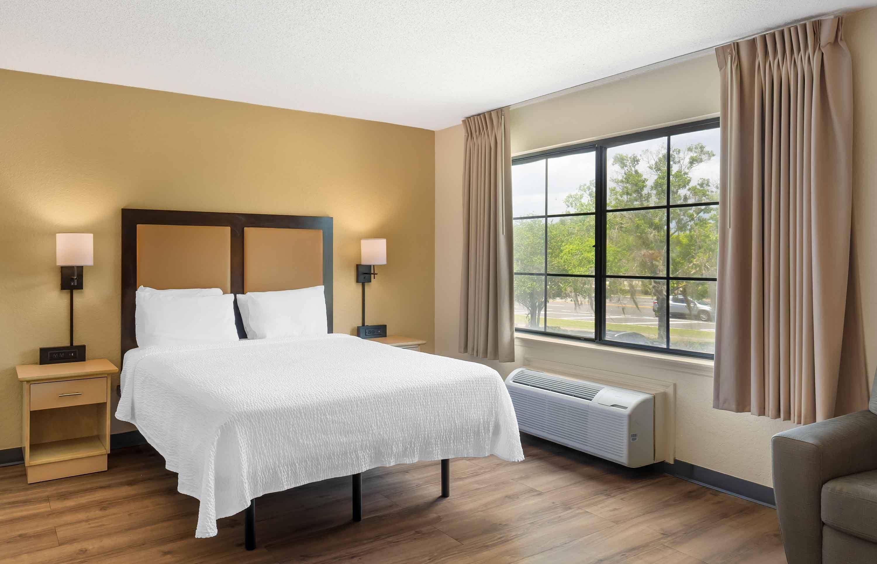 Deluxe Studio, 1 Queen Bed with Sofa bed, Accessible, Non Smoking | Desk, iron/ironing board, free WiFi, bed sheets
