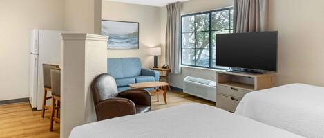 Deluxe Studio, Multiple Beds, Non Smoking | Desk, laptop workspace, iron/ironing board, free WiFi