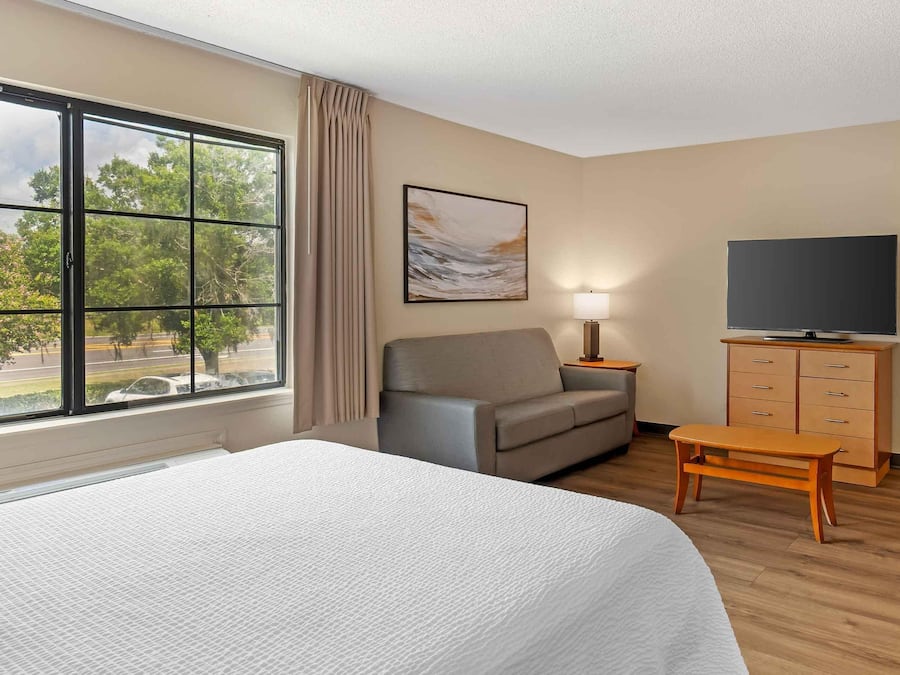 Deluxe Studio, 1 Queen Bed with Sofa bed, Accessible, Non Smoking | Desk, iron/ironing board, free WiFi, bed sheets