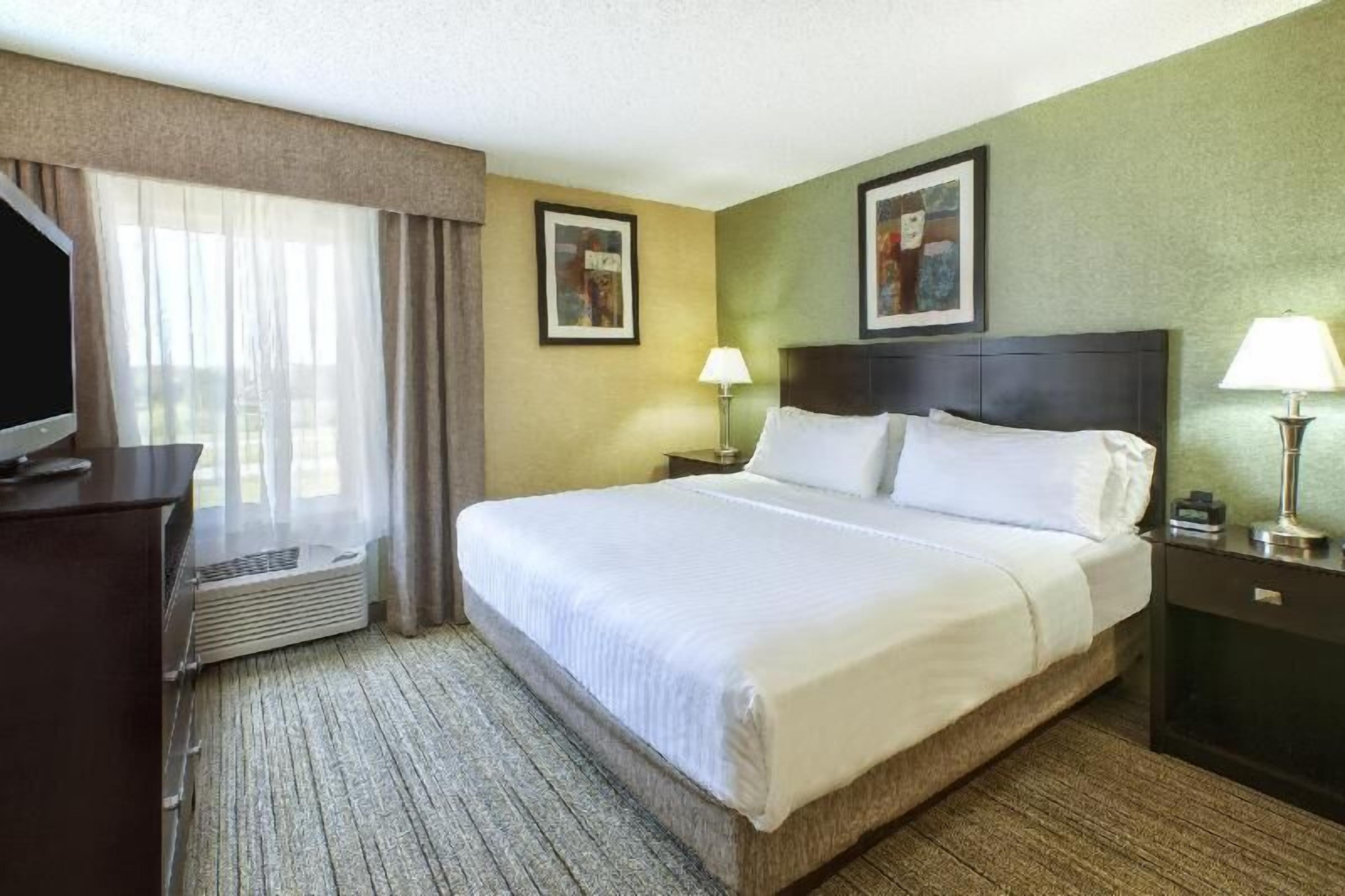 In-room safe, desk, iron/ironing board, free cribs/infant beds
