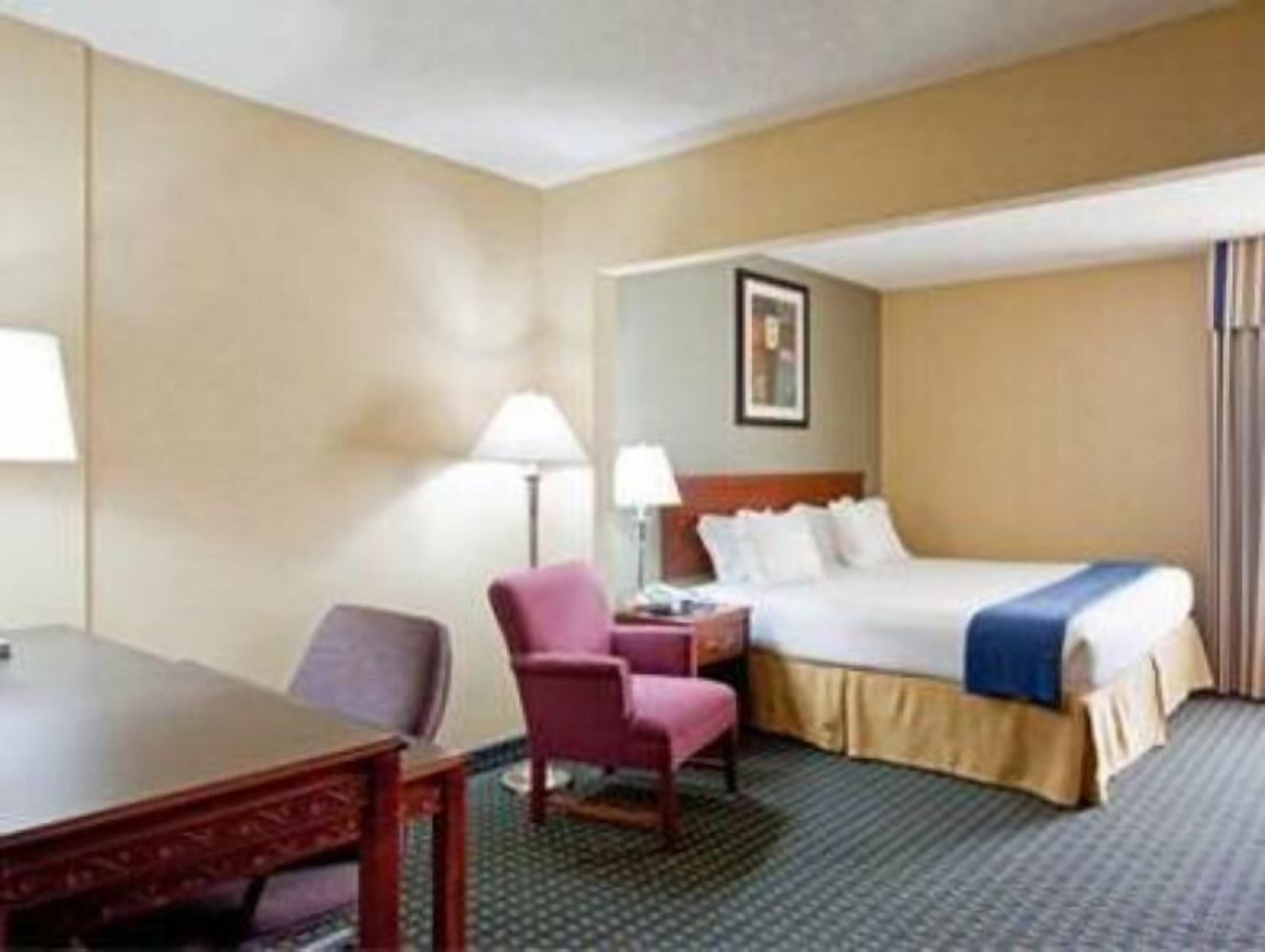 In-room safe, desk, iron/ironing board, free cribs/infant beds