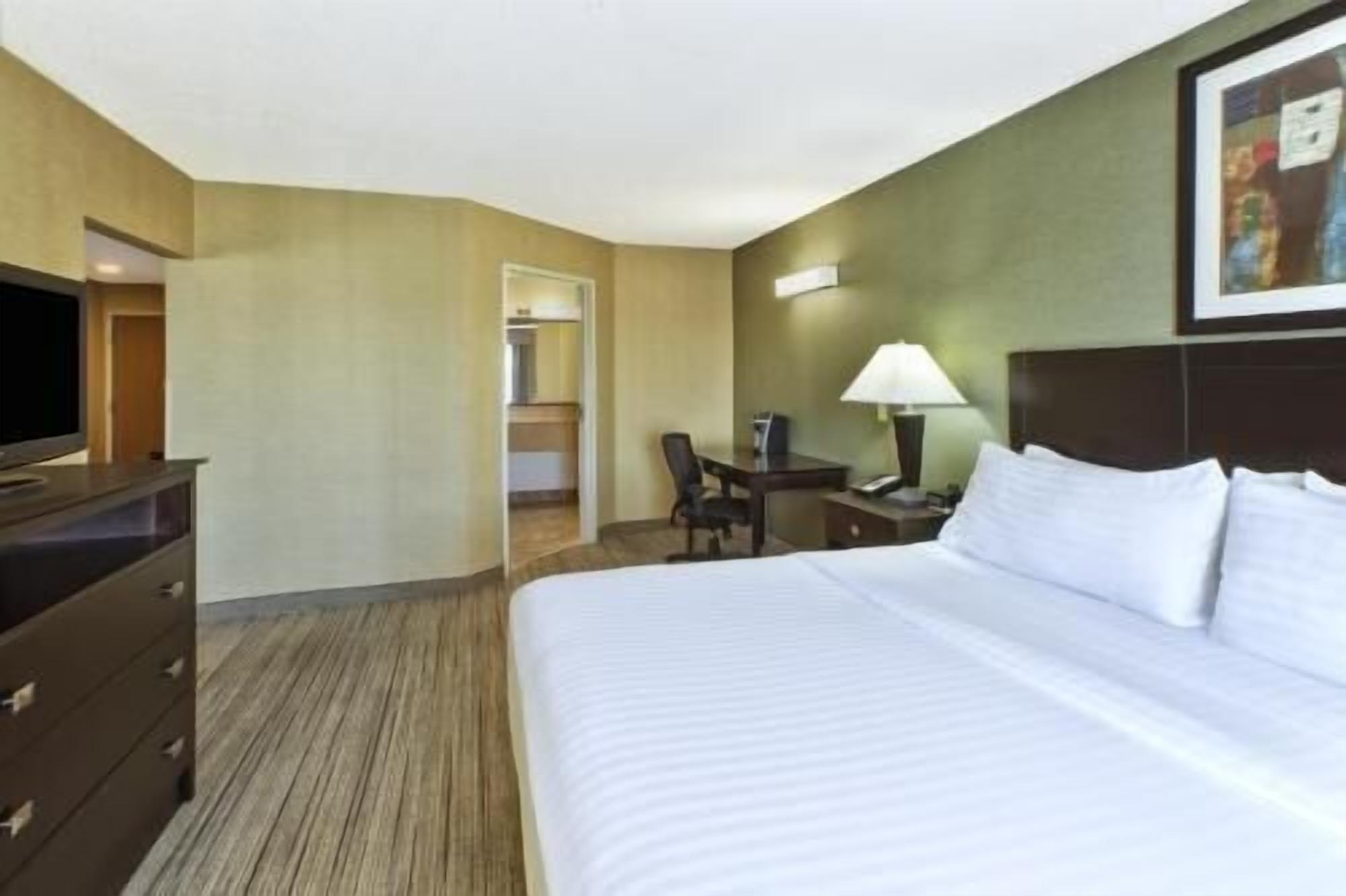 In-room safe, desk, iron/ironing board, free cribs/infant beds