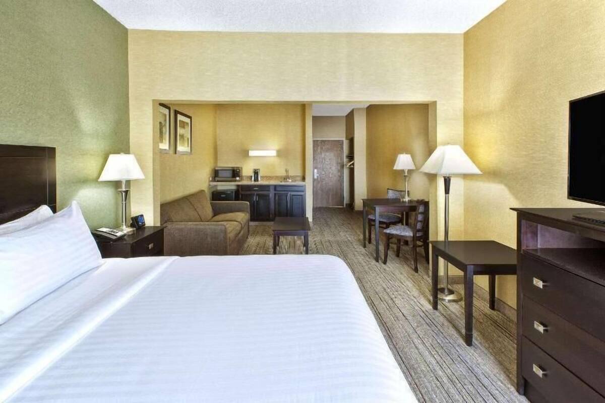 In-room safe, desk, iron/ironing board, cribs (free)