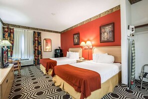 Habitación, 2 camas de matrimonio, no fumadores | Escritorio, cortinas opacas, tabla de planchar con plancha