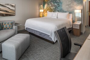 Premium bedding, in-room safe, desk, laptop workspace - Courtyard by Marriott Portland North (Portland)
