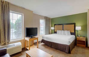 Deluxe Studio, 1 King Bed with Sofa bed, Non Smoking | Desk, blackout drapes, iron/ironing board, free WiFi