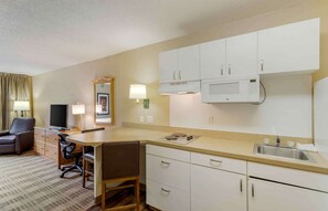 Studio, 2 Double Beds, Non Smoking | Private kitchen | Fridge, microwave, stovetop, coffee/tea maker