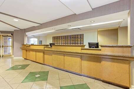 La Quinta Inn Suites by Wyndham Orlando I Drive Conv Ctr - Image 49