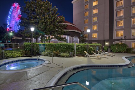 La Quinta Inn Suites by Wyndham Orlando I Drive Conv Ctr - Image 1