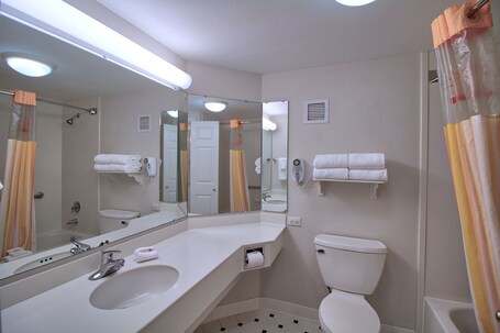 La Quinta Inn Suites by Wyndham Orlando I Drive Conv Ctr - Image 21