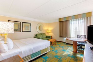 Premium bedding, desk, iron/ironing board, free cots/infant beds - La Quinta Inn & Suites by Wyndham Orlando I Drive/Conv Ctr (Orlando)
