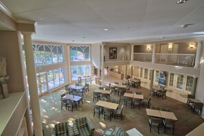 Lobby - La Quinta Inn & Suites by Wyndham Orlando I Drive/Conv Ctr (Orlando)