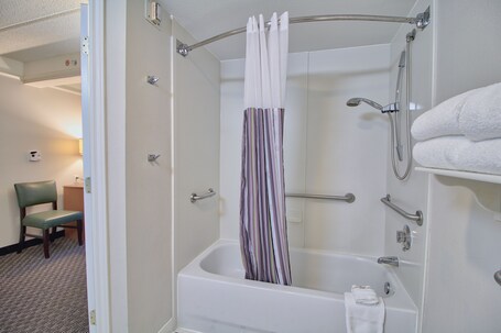 La Quinta Inn Suites by Wyndham Orlando I Drive Conv Ctr - Image 22