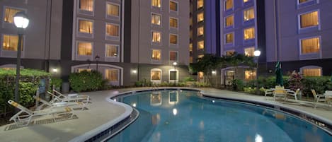 Kolam renang outdoor