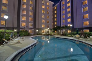 Outdoor pool - La Quinta Inn & Suites by Wyndham Orlando I Drive/Conv Ctr (Orlando)