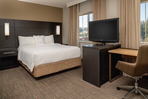 Premium bedding, desk, laptop workspace, iron/ironing board - Residence Inn By Marriott Seattle East-Redmond (Redmond)