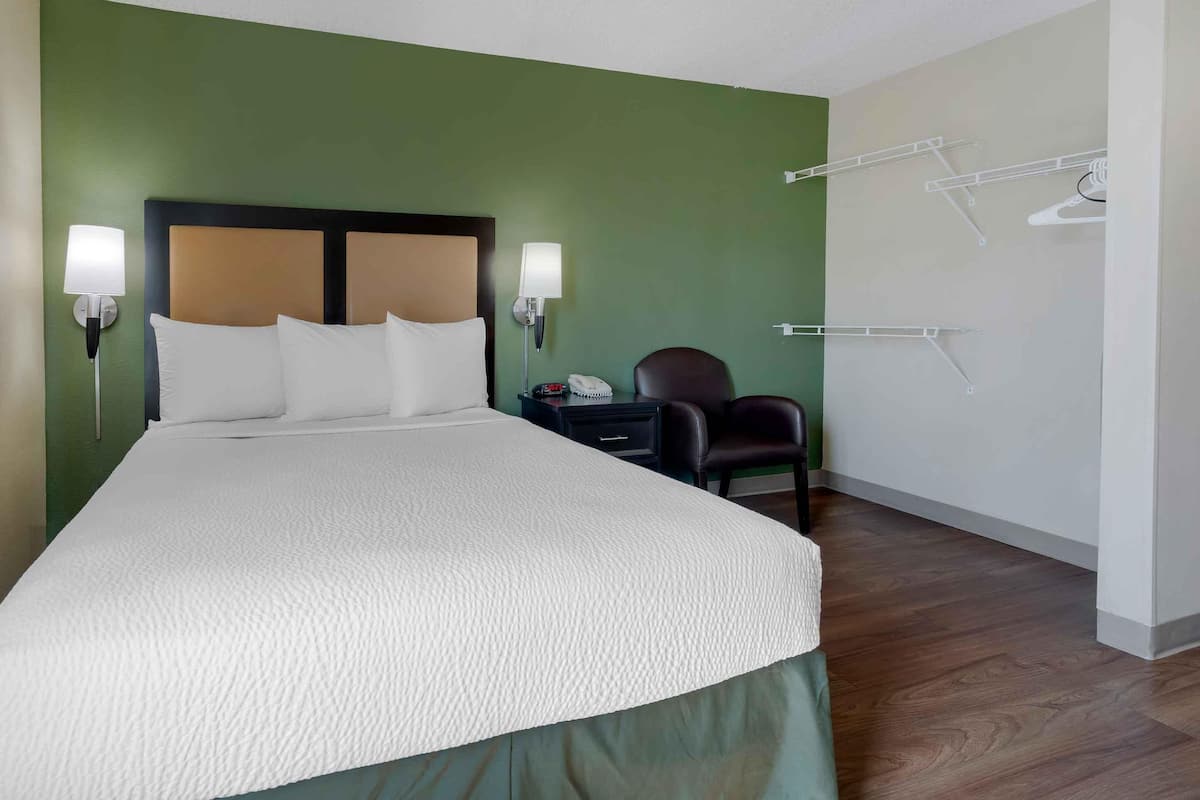 Estudio, 1 cama Queen size, para no fumadores | Escritorio, tabla de planchar con plancha, wifi gratis y ropa de cama
