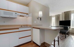 Deluxe Studio, 1 King Bed with Sofa bed, Non Smoking | Private kitchen - Extended Stay America Suites Fremont Fremont Blvd South (Fremont)