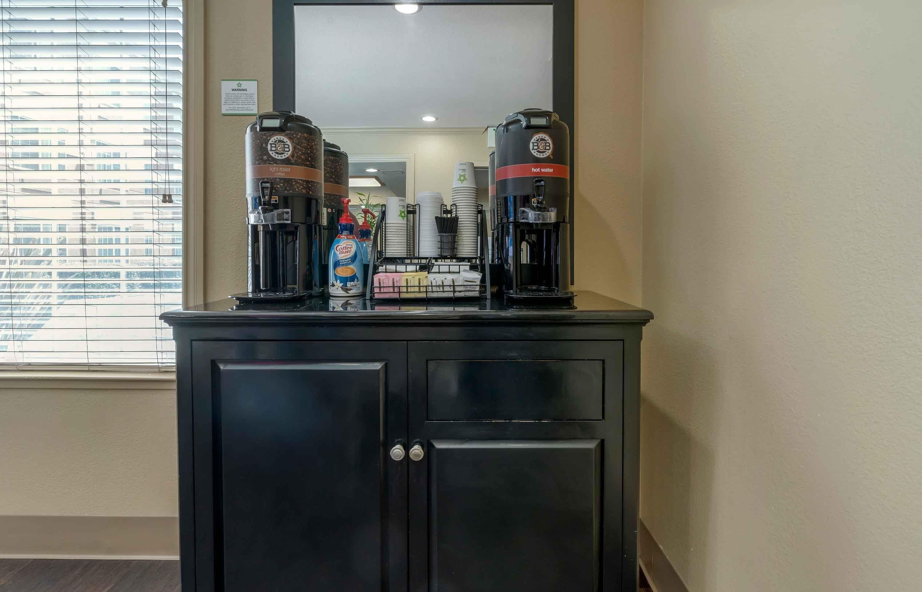 朝食 (テイクアウト)、毎日提供 (無料)