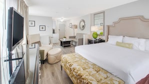 A hotel room with a large bed, a TV, a desk, and a chair. - Elkotel - The Newest Hotel in Elko (Elko)