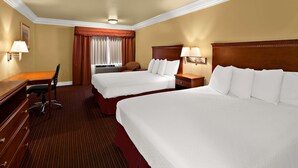 A hotel room with two beds, a desk, and a chair. - Best Western Willits Inn (Willits)