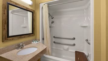 Chambre Standard, 1 trÚs grand lit, accessible aux personnes à mobilité réduite, baignoire | Salle de bain accessible aux personnes à mobilité réduite