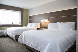 Standardzimmer, 2 Queen-Betten | Zimmersafe, Schreibtisch, Verdunkelungsvorhänge, Bügeleisen/Bügelbrett