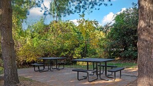 A park with picnic tables and trees. - Extended Stay America Suites Frederick Westview Dr (Frederick)