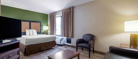 Studio Deluks, 1 Tempat Tidur Queen dengan tempat tidur Sofa, Bebas Asap Rokok | Meja kerja, setrika/meja setrika, dan Wi-Fi gratis