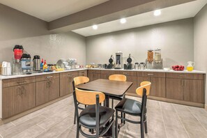 Free daily on-the-go breakfast - Hawthorn Extended Stay by Wyndham Bedford / Dallas (Bedford)