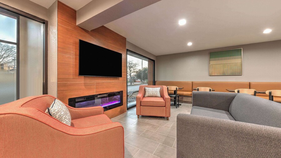 Hawthorn Extended Stay by Wyndham Bedford / Dallas