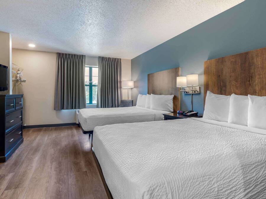 Studio, 2 Double Beds, Non Smoking | Desk, free WiFi