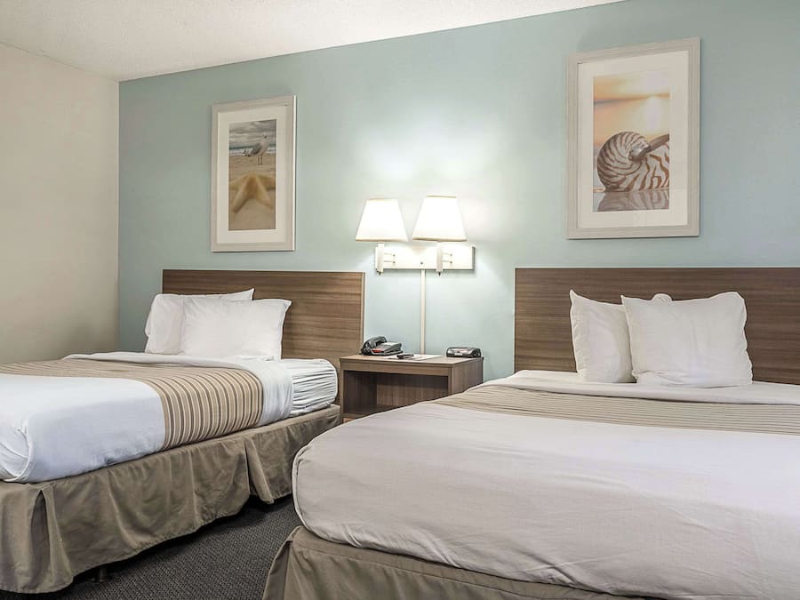 Surmatelas, rideaux occultants, fer et planche Ă repasser, Wi-Fi gratuit