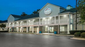 Exterior - Suburban Studios of Wilmington (Wilmington)